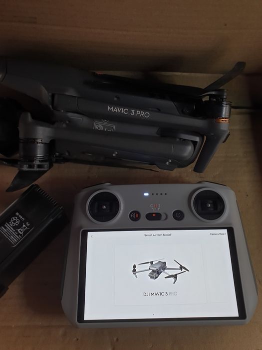 Квадрокоптер DJI Mavic 3 Pro