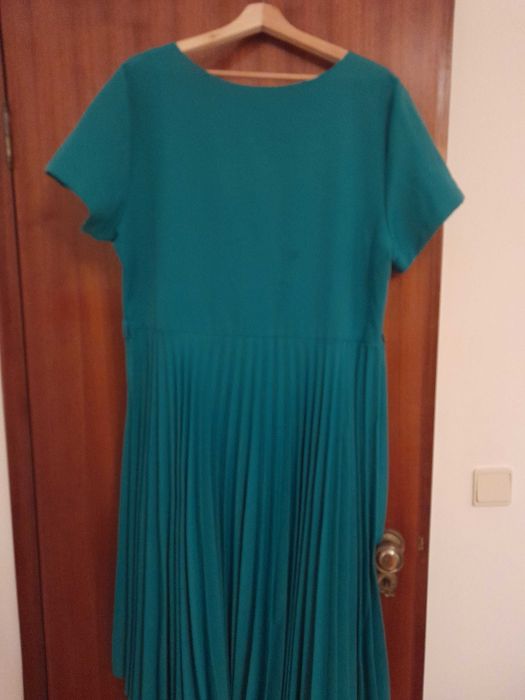 Vestido midi azul esverdeado com casaquinho a combinar