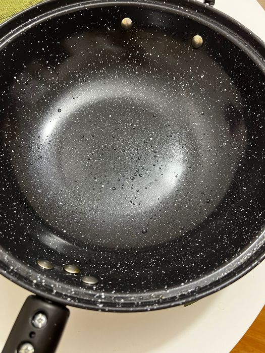 Вакуумна сковорідка supretto wok з кришкою