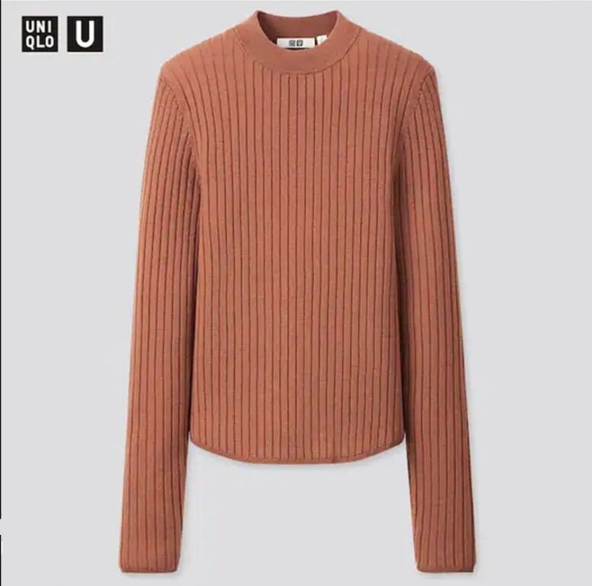 Свитер от Uniqlo.Худи от Pink Victoria's Secret.