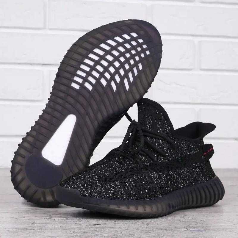 Кроссовки мужские Yeezy Boost Вьетнам текстиль черные и бежевые 40-46р