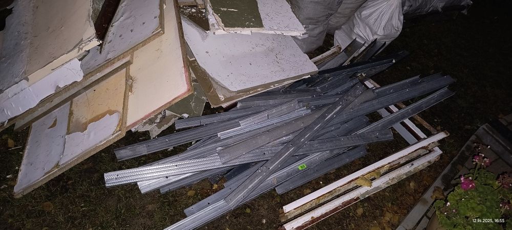 Oddam złom drewno iyp.