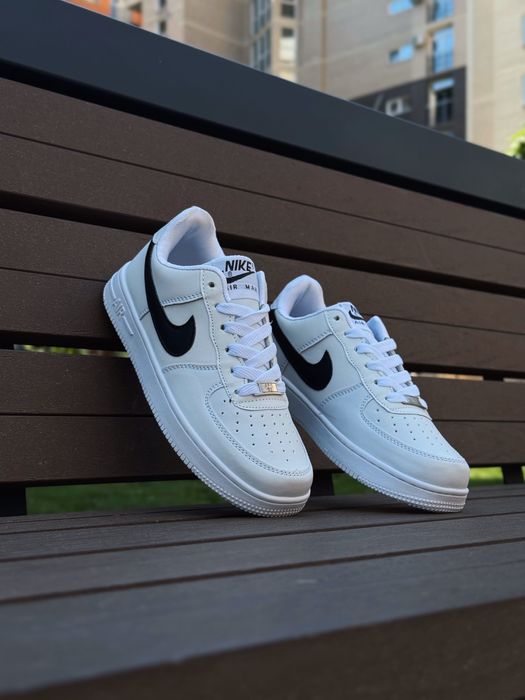 Nike Air Force White Black Strip 36-44р Найк Аір Форс білі чорний знак