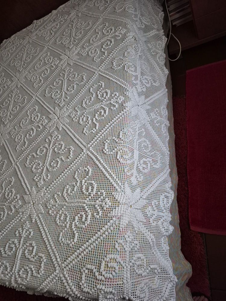 Colcha de renda em croche para cama de casal