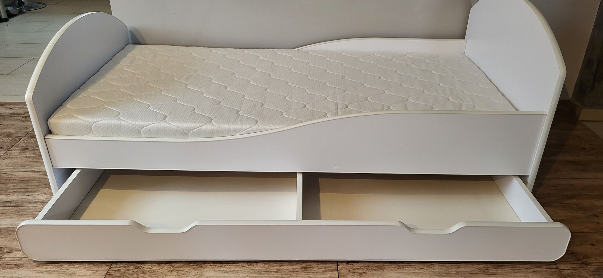 Łóżko dziecięce z materacem i stelażem 160x80