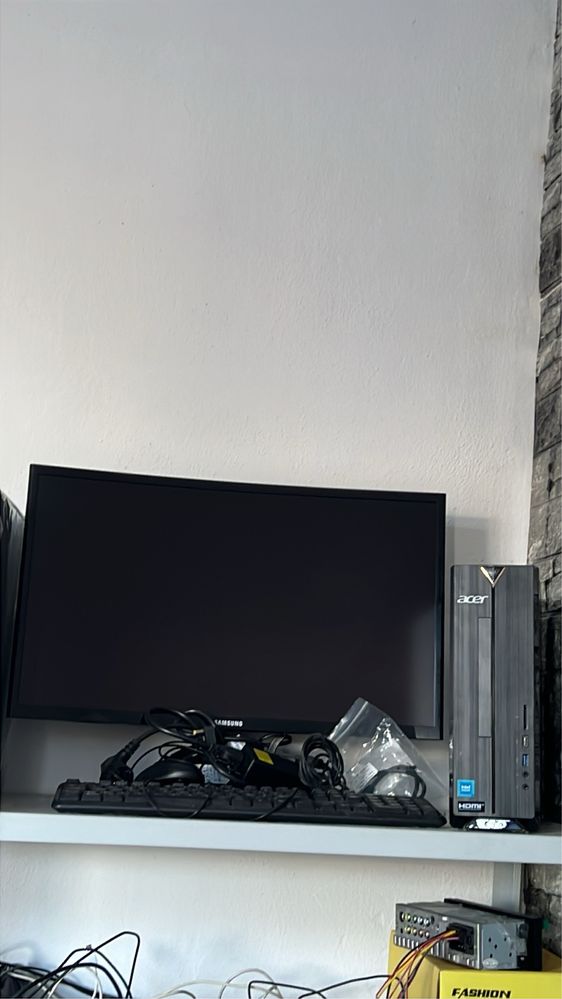 Computador fixo com pouco uso