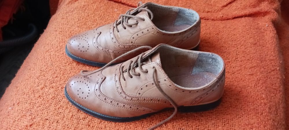 Sapatos t.36, pele,bom estado