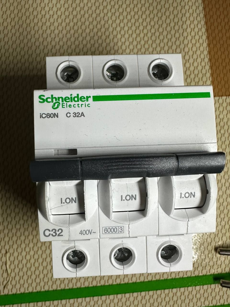 Автоматический выключатель Schneider Electric iC60N 1P 16A C