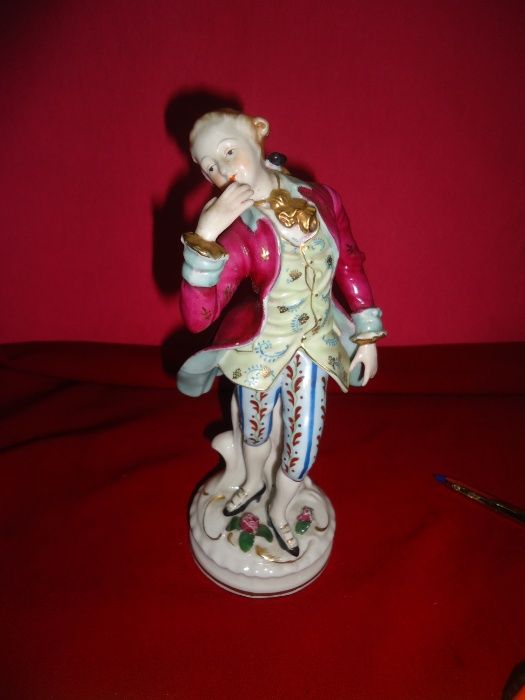 Estatueta em Porcelana