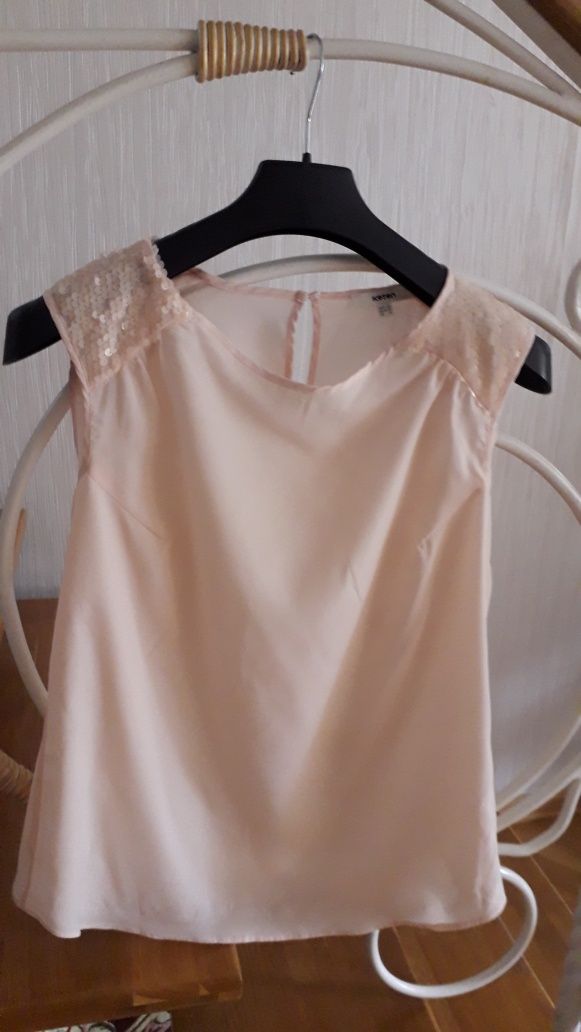 Блузка кремовая-персиковая немногоцвета,размер 44-46.