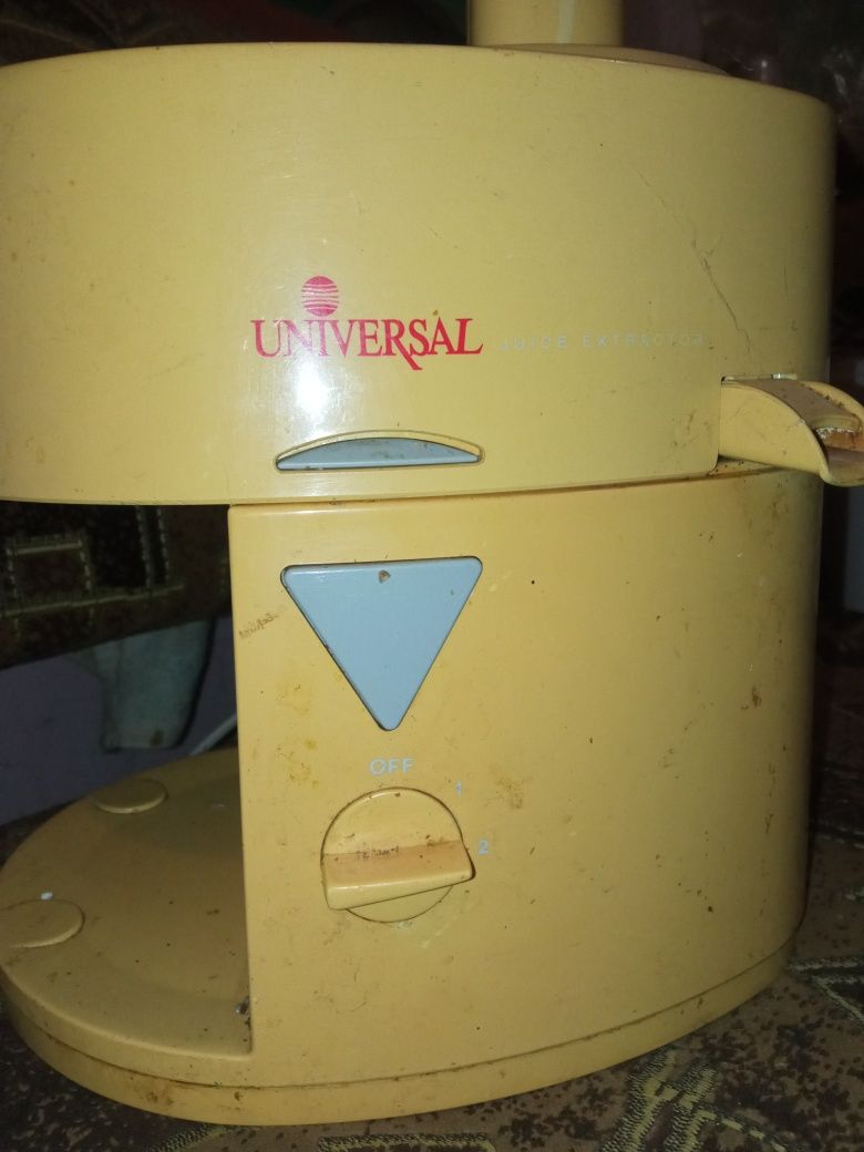 Соковыжималка universal