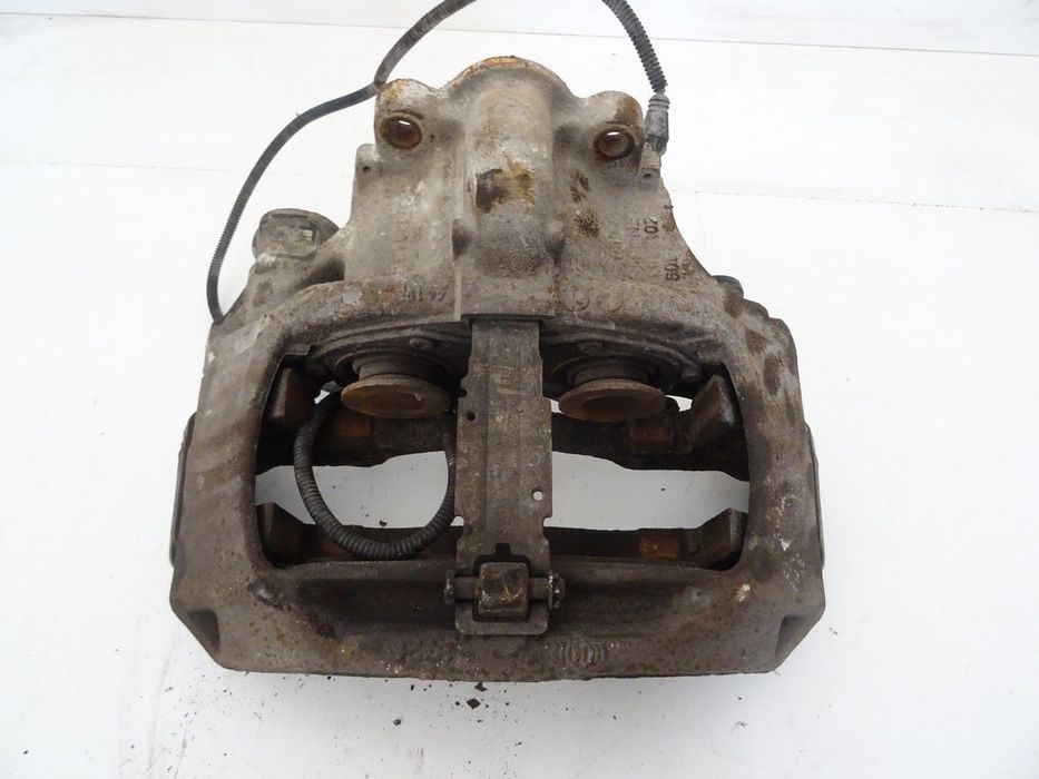 ZACISK PRZÓD LEWY - 263.00 PLN - MERCEDES-BENZ ACTROS MP2 / MP3 2002 - 2022 3236 B