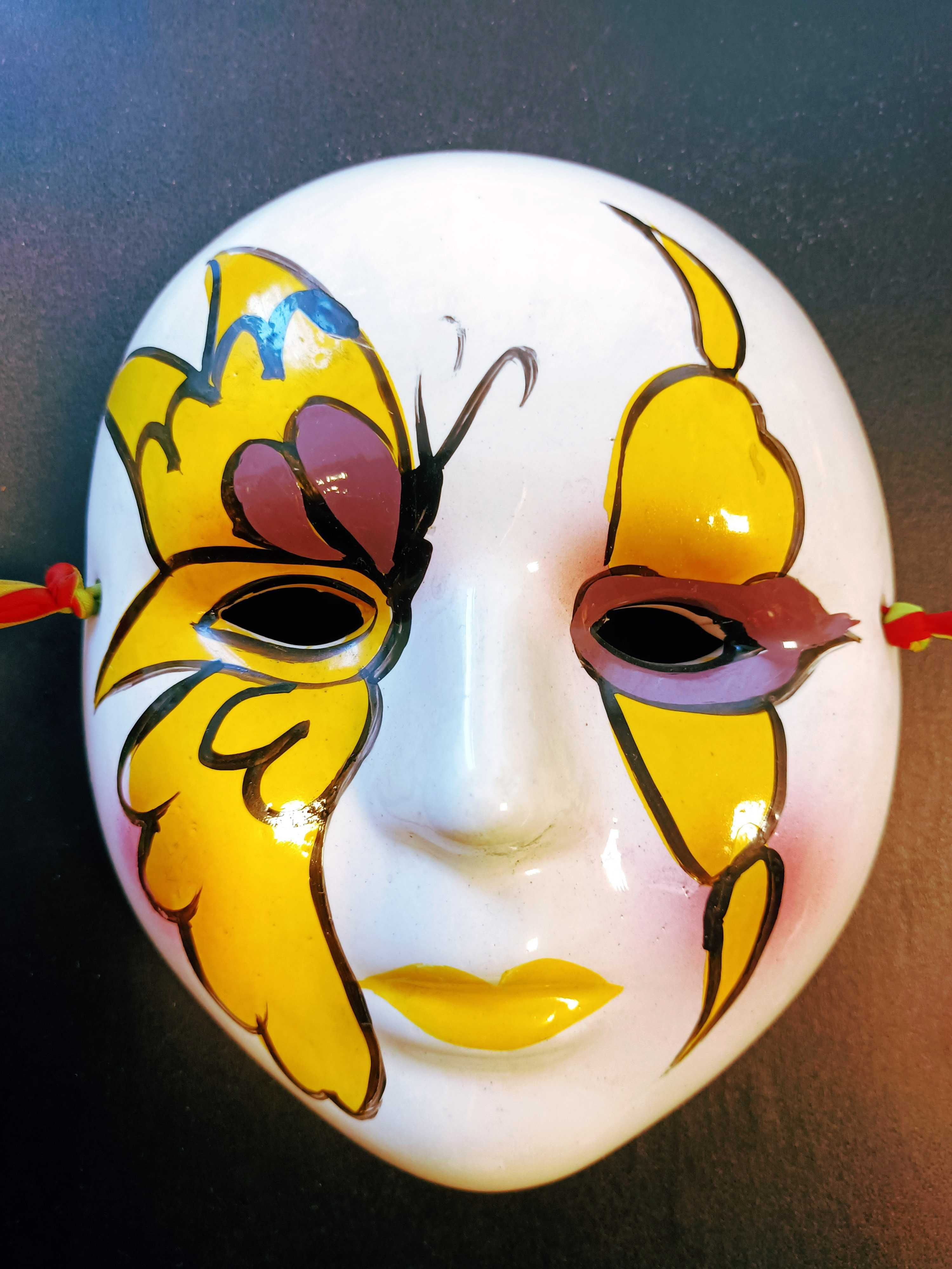 Maska ceramiczna żółto-biała