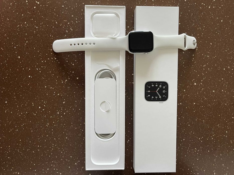 Смарт-годинник Apple Watch SE 44 mm generation  1