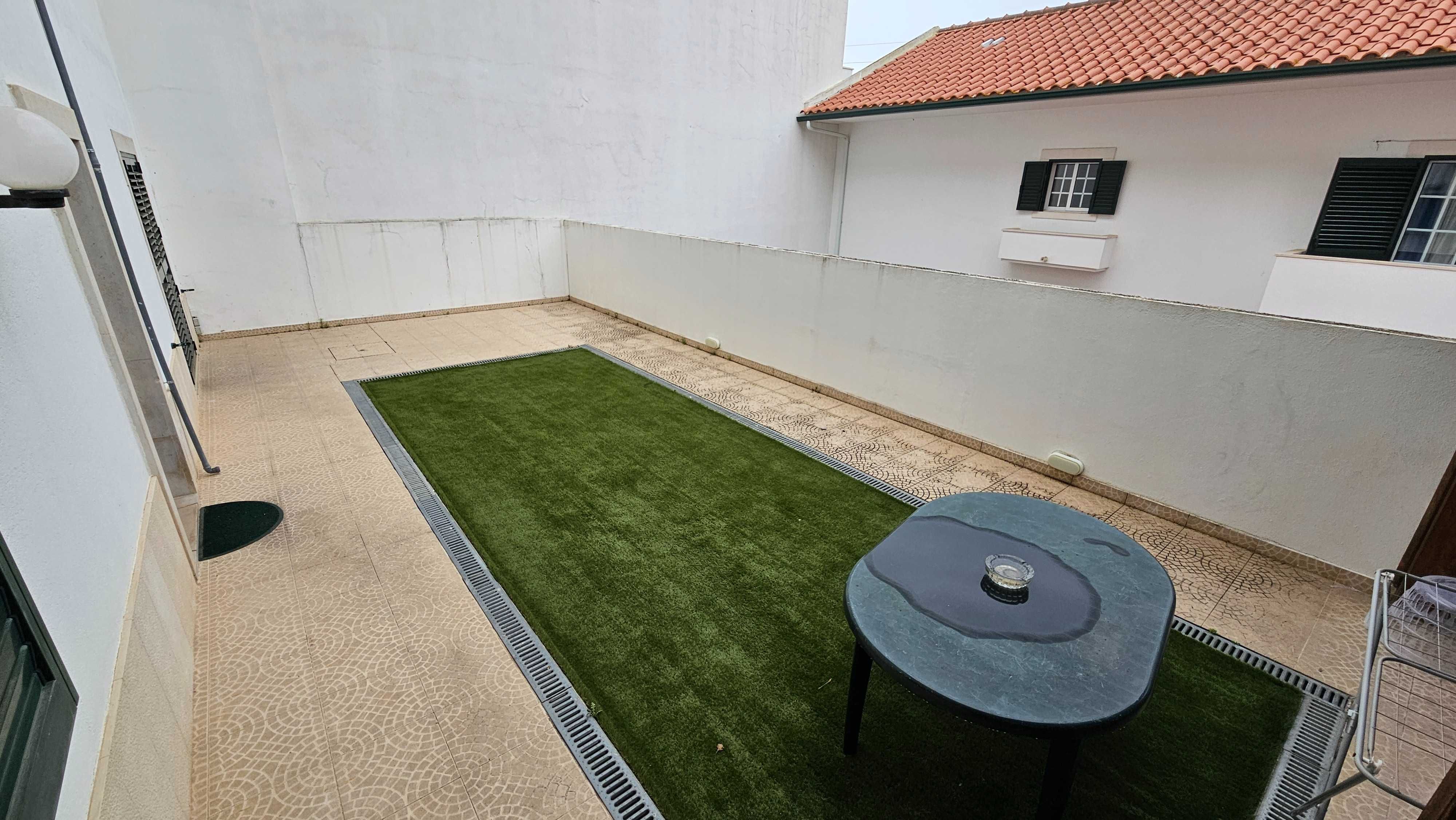 Alverca - Quarto Casal- Duplo com wc PRIVADO - Disponível de Imediato