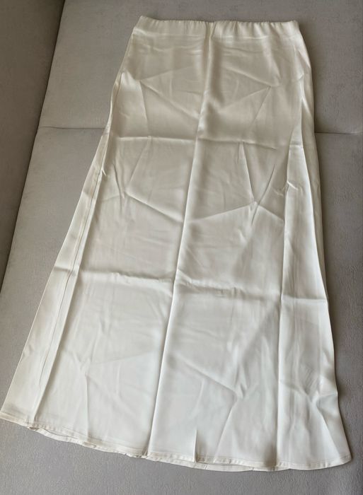 Жіноча атласна спідниця