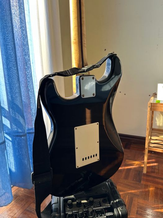 Guitarra Elétrica Fender Squier Stratocaster - Usada