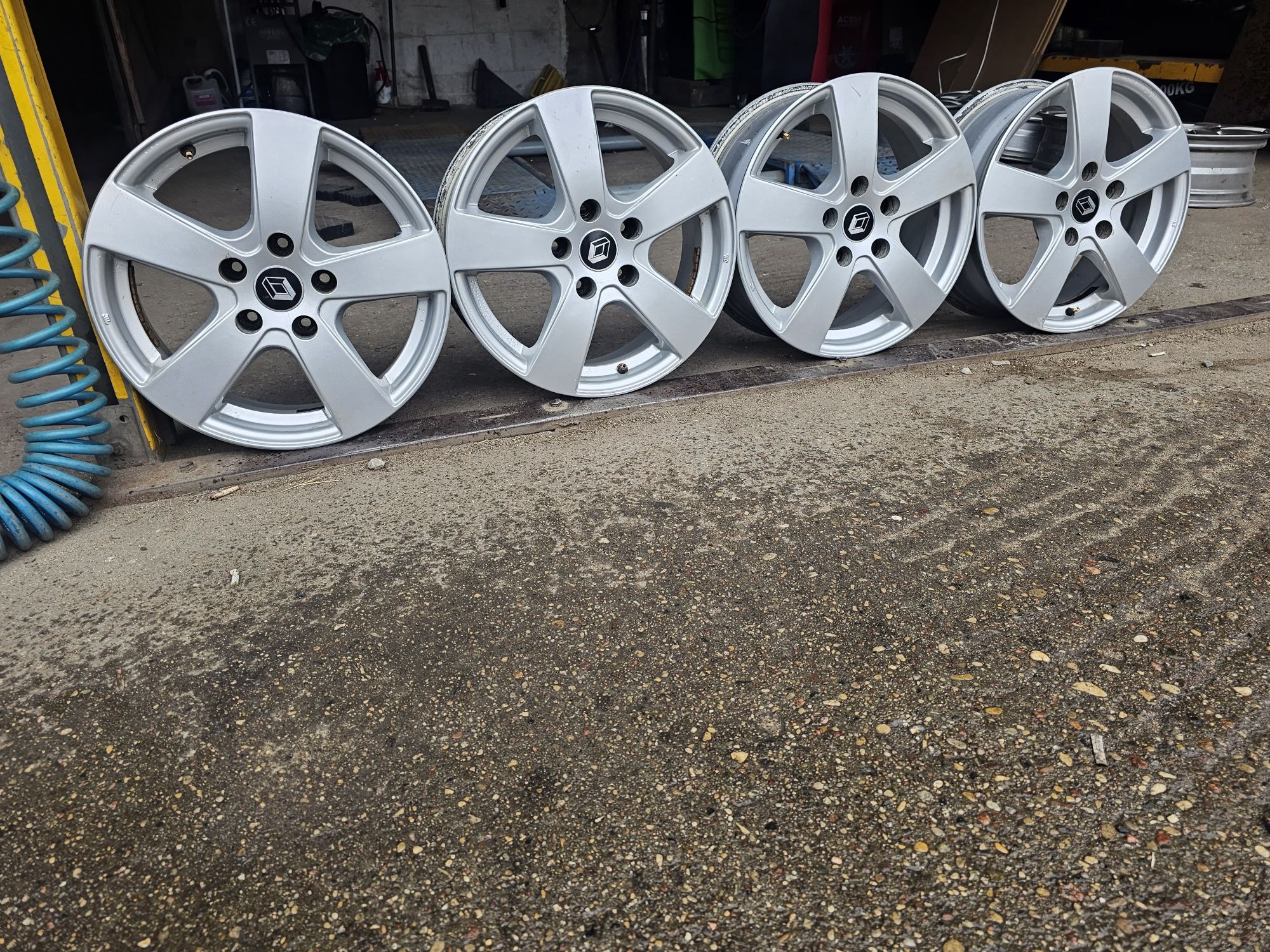 Felgi Aluminiowe Renault Trafic R16 5x114.3-ET46-6.5J