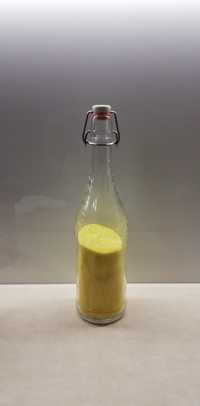 Dekoracyjna butelka z żółtym piaskiem