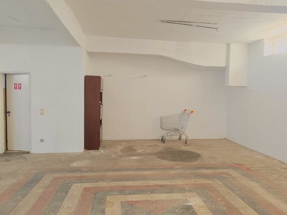 Alugo armazém com 90m2