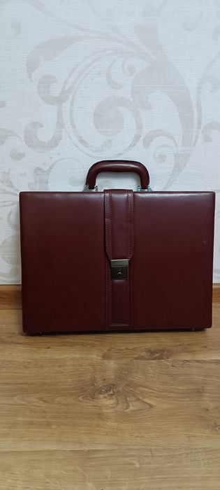 Чемодан шкіряний новий