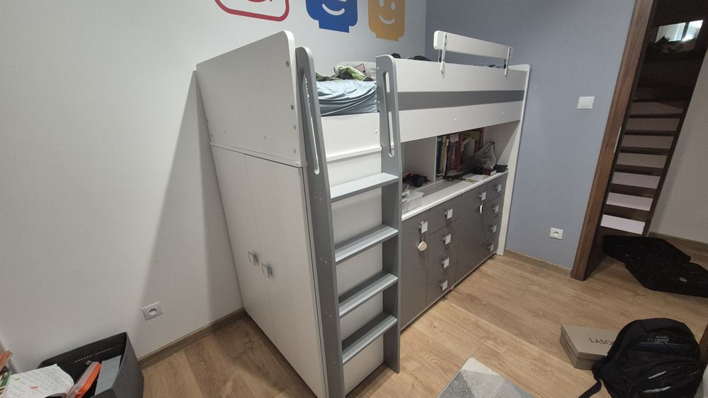 Łóżko antresola pietrowe z szafą I komodami