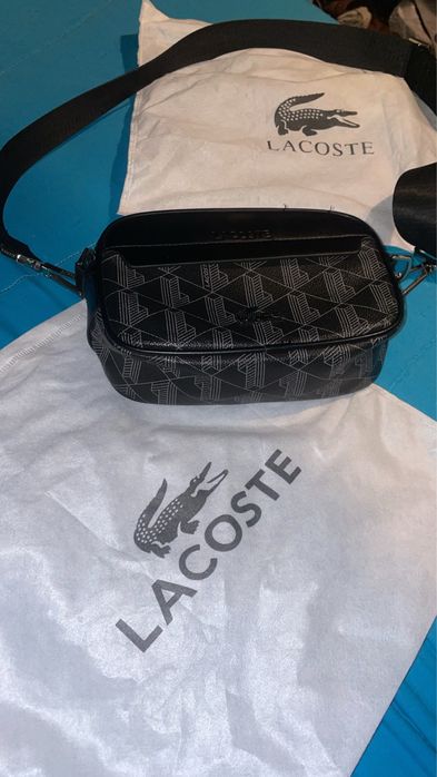 Bolsa Lacoste.