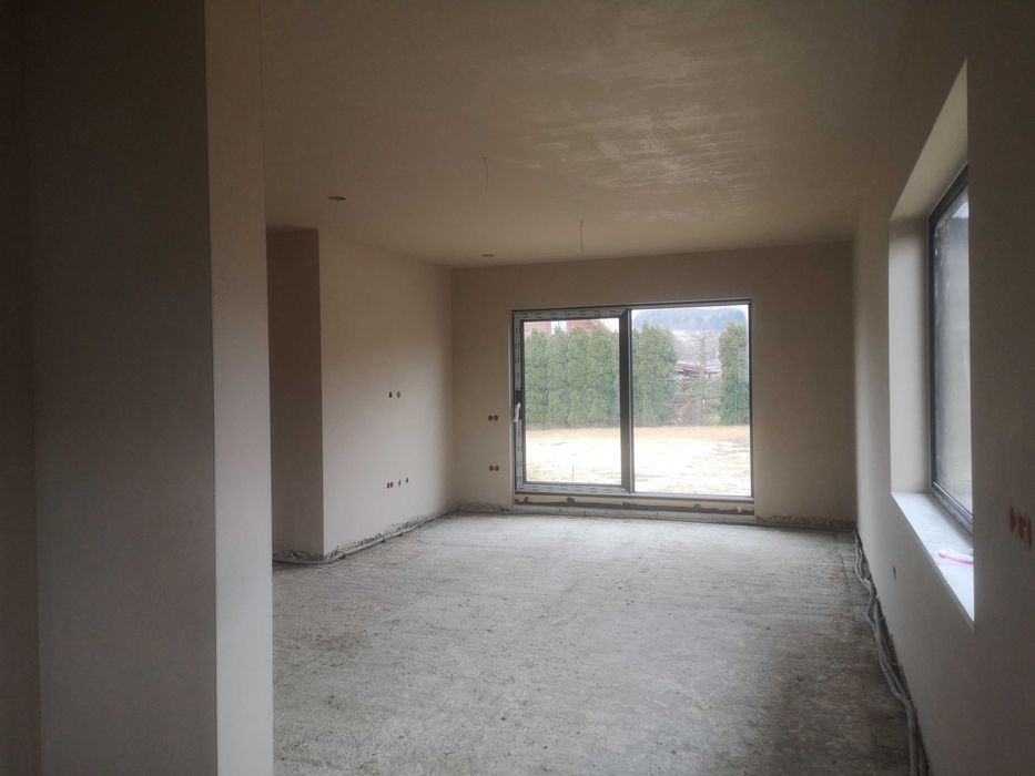 Solidne tynki i wylewki maszynowe/Ocieplanie pianą poliuretanową