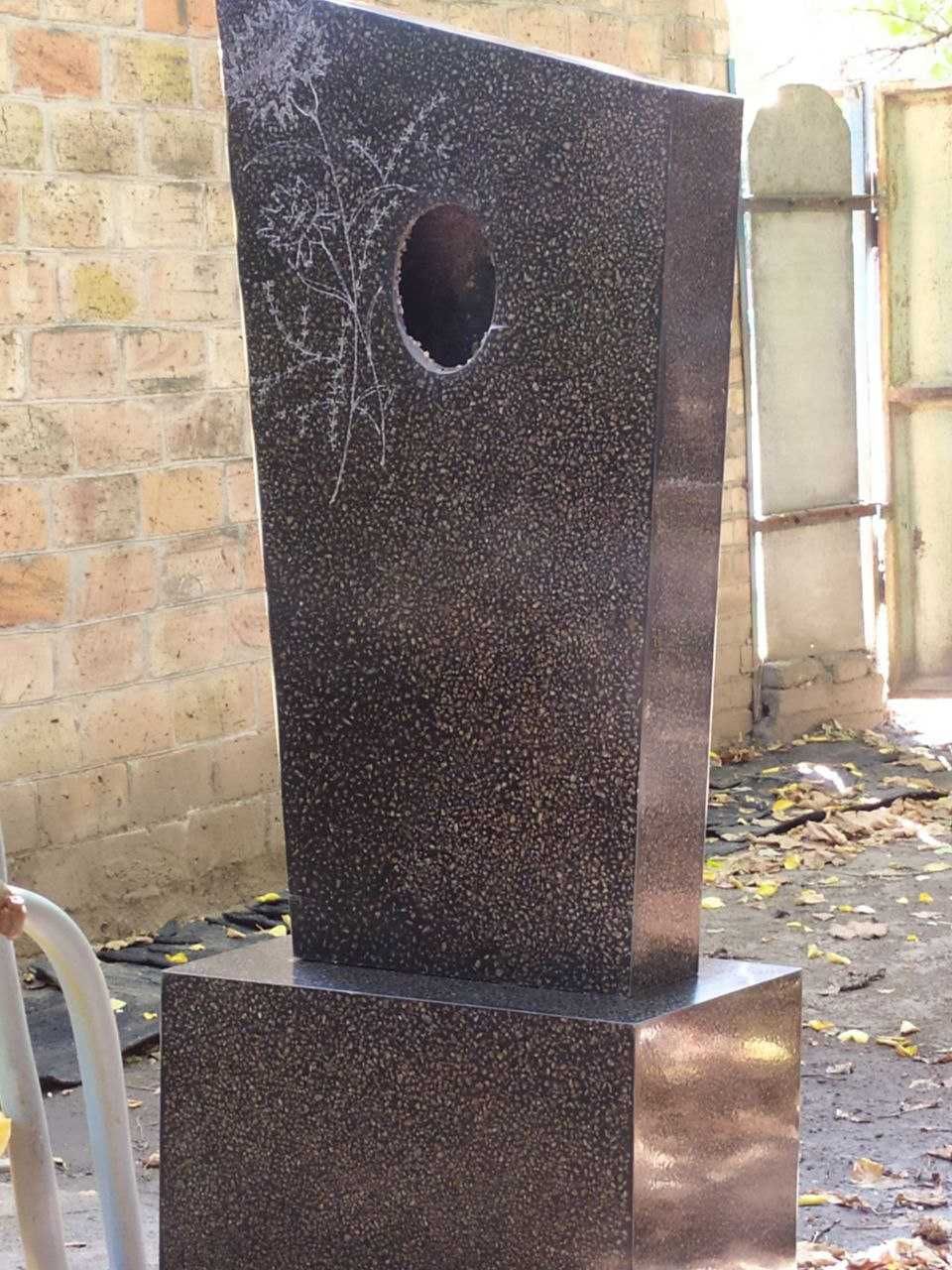 Памятник полимергранит