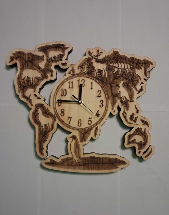 Zegar ścienny w kształcie kontynentów