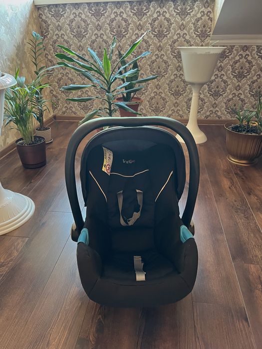 дитяче автокрісло Trottine чорного кольору