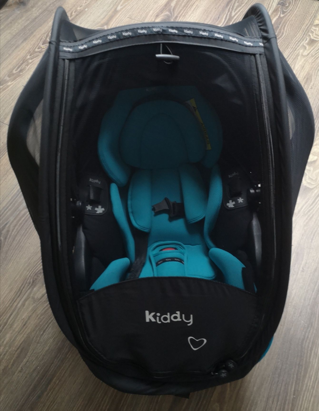 Fotelik samochodowy Kiddy Evolution Pro 2 + Baza Isofix + moskitiera