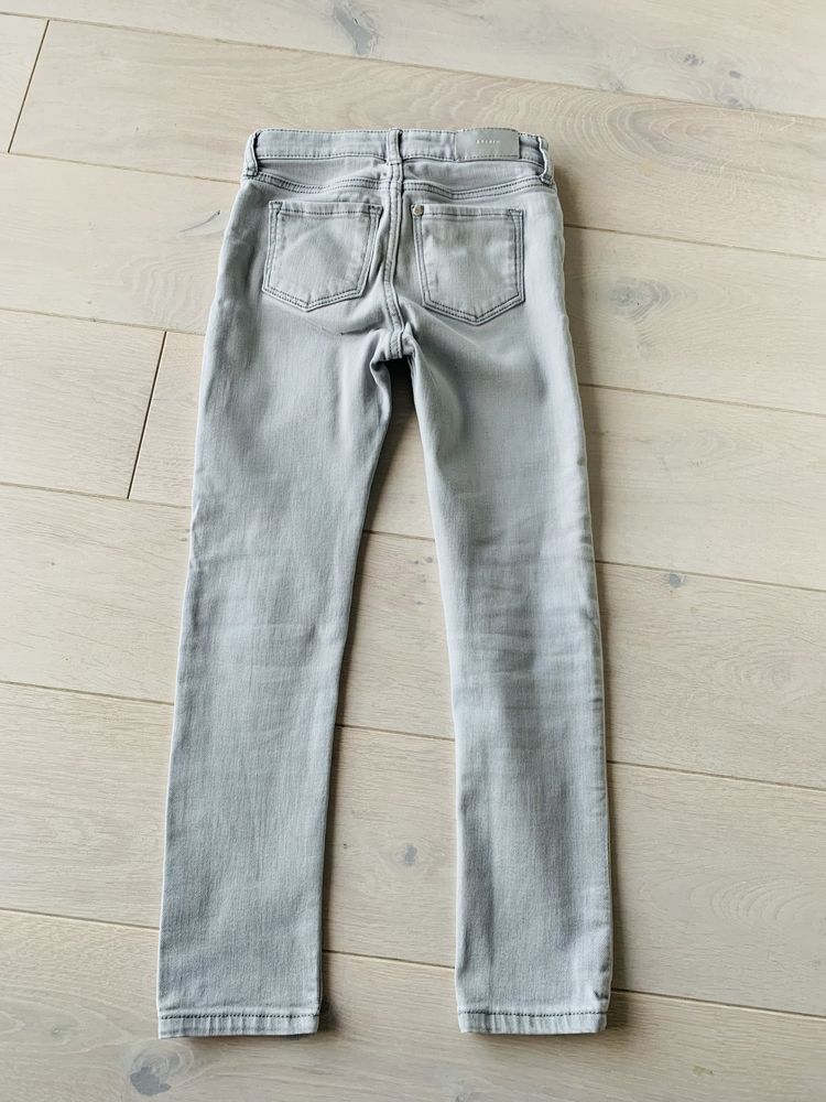 Szare jeansy rurki 116