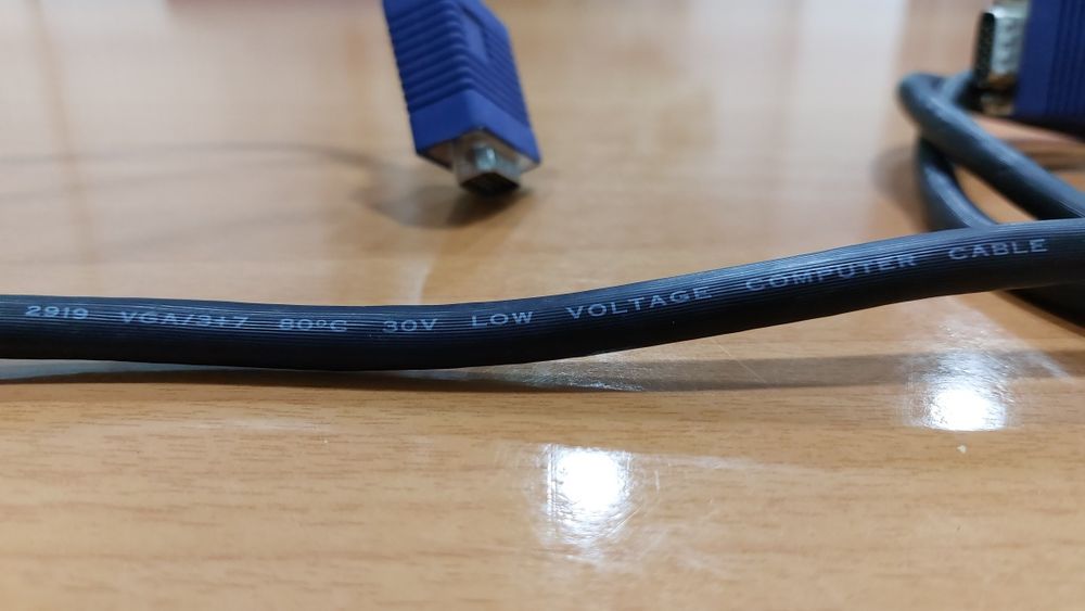 Cabo VGA para monitor.