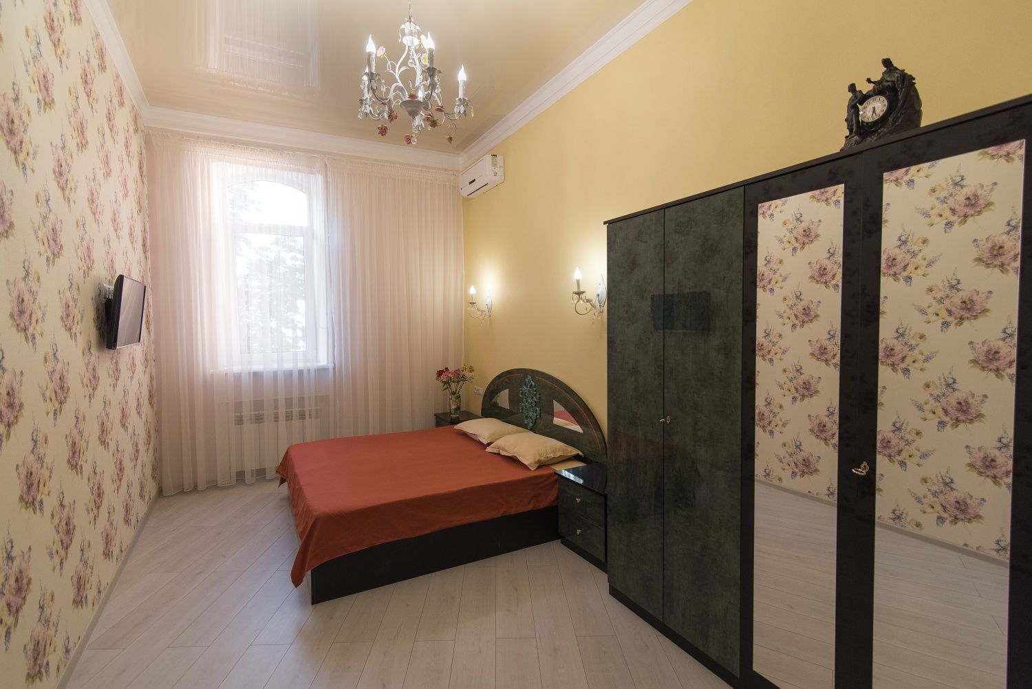 Сдам кухня студия и 2 комнаты, Дерибасовская с видом на море в Одессе.