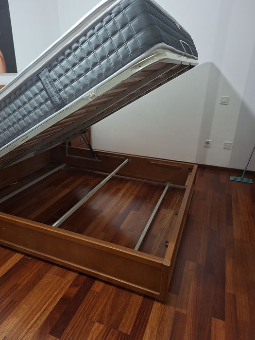 Cama casal Faia c/ sommier + 2 mesas cde cabeceira