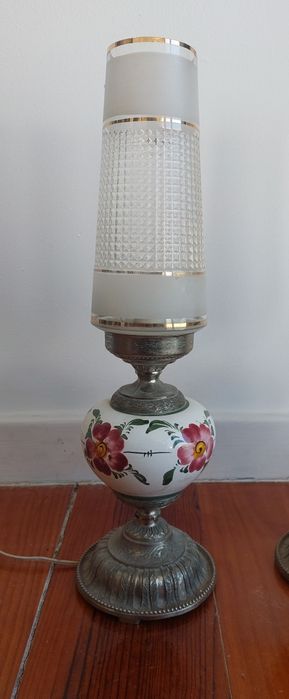 Candeeiros de mesa em latão e loiça