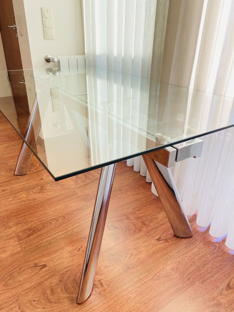 Mesa de sala em vidro e pés metalicos