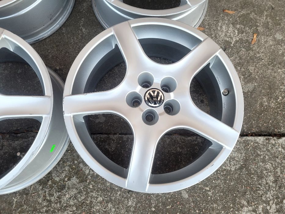 Felgi Alu VW Golf TOYOTA Avensis SUBARU Impreza 5x100 18 Cali 8J