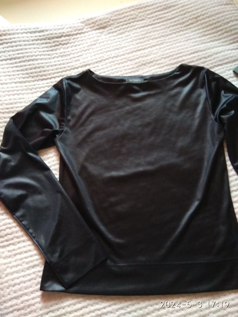 Czarna elastyczna bluzka M