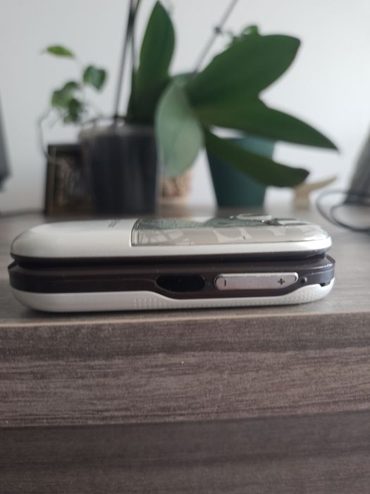 Мобільний телефон Соні Еріксон жабка