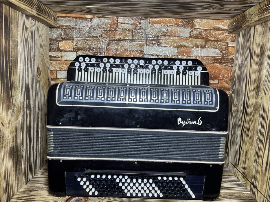На продаж готово-виборний баян «Рубін-6»