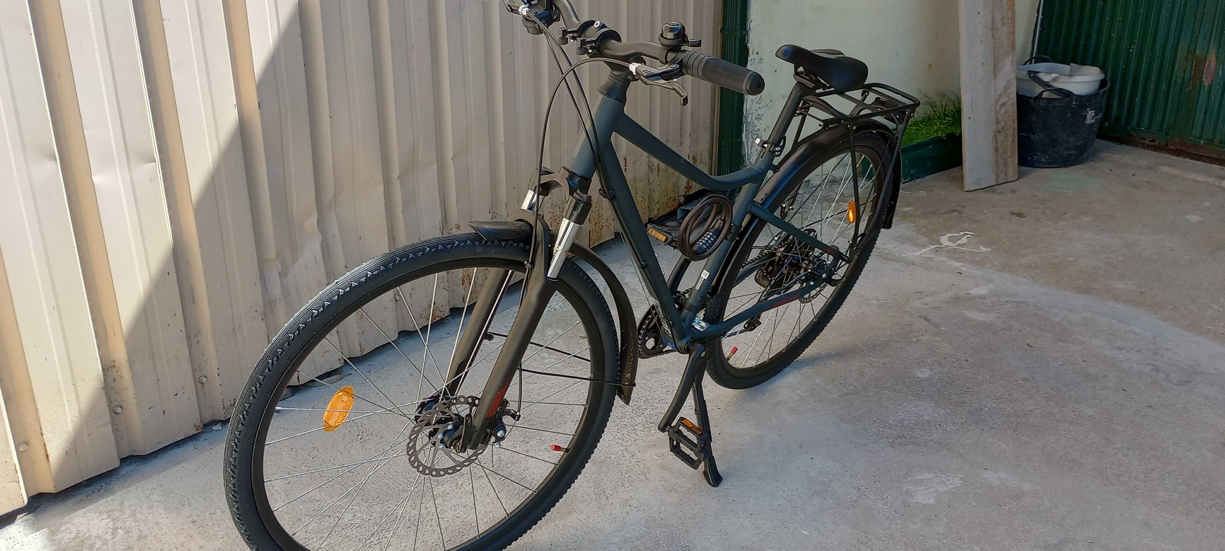 Bicicleta completa com mudanças, luz traseira e dianteira em led,