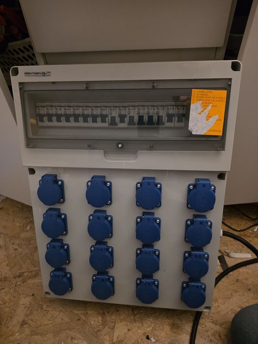 Rozdzielnica rozdzielnia elektryczna 16 gniazd GR-S 16x230