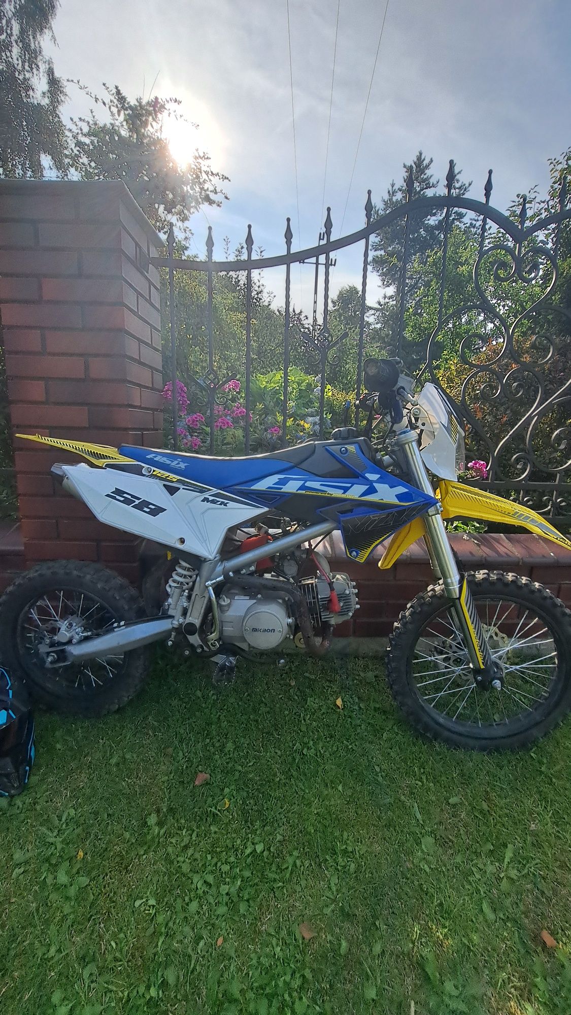 Cross asix 125 warto
