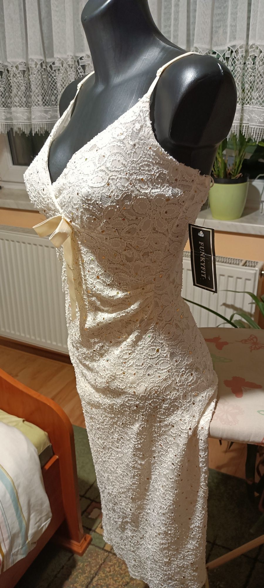 Cudna sukienka CEKINY nowa rozmiar  S FUNKYFIT