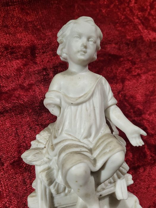 Zabytkowa kropielnica z biskwitu Pan Jezus ubytek