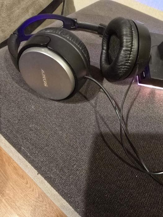 Sluchawki sony nie blatu +stojak