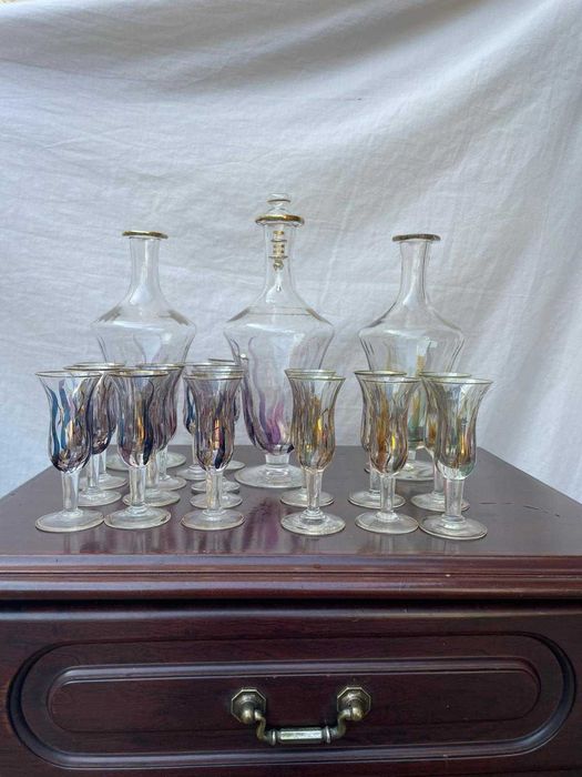 Vendo conjunto de copos de vidro