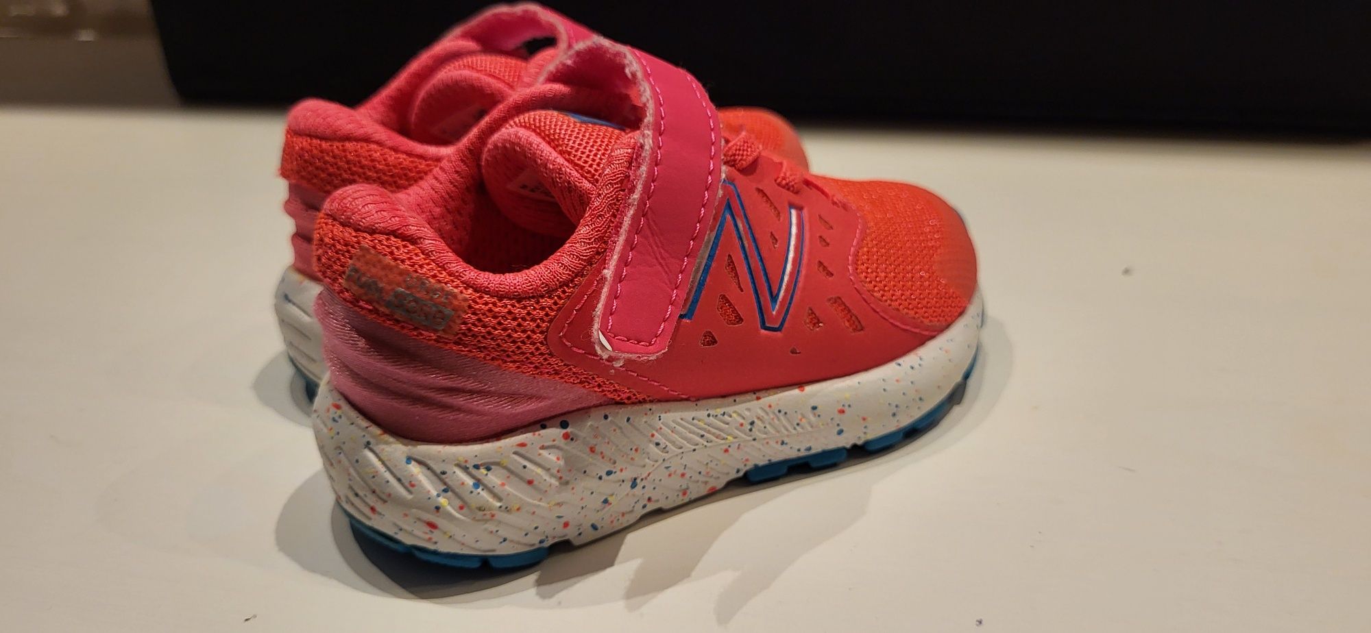 New Balance dla dziewczynki 22,5 super stan